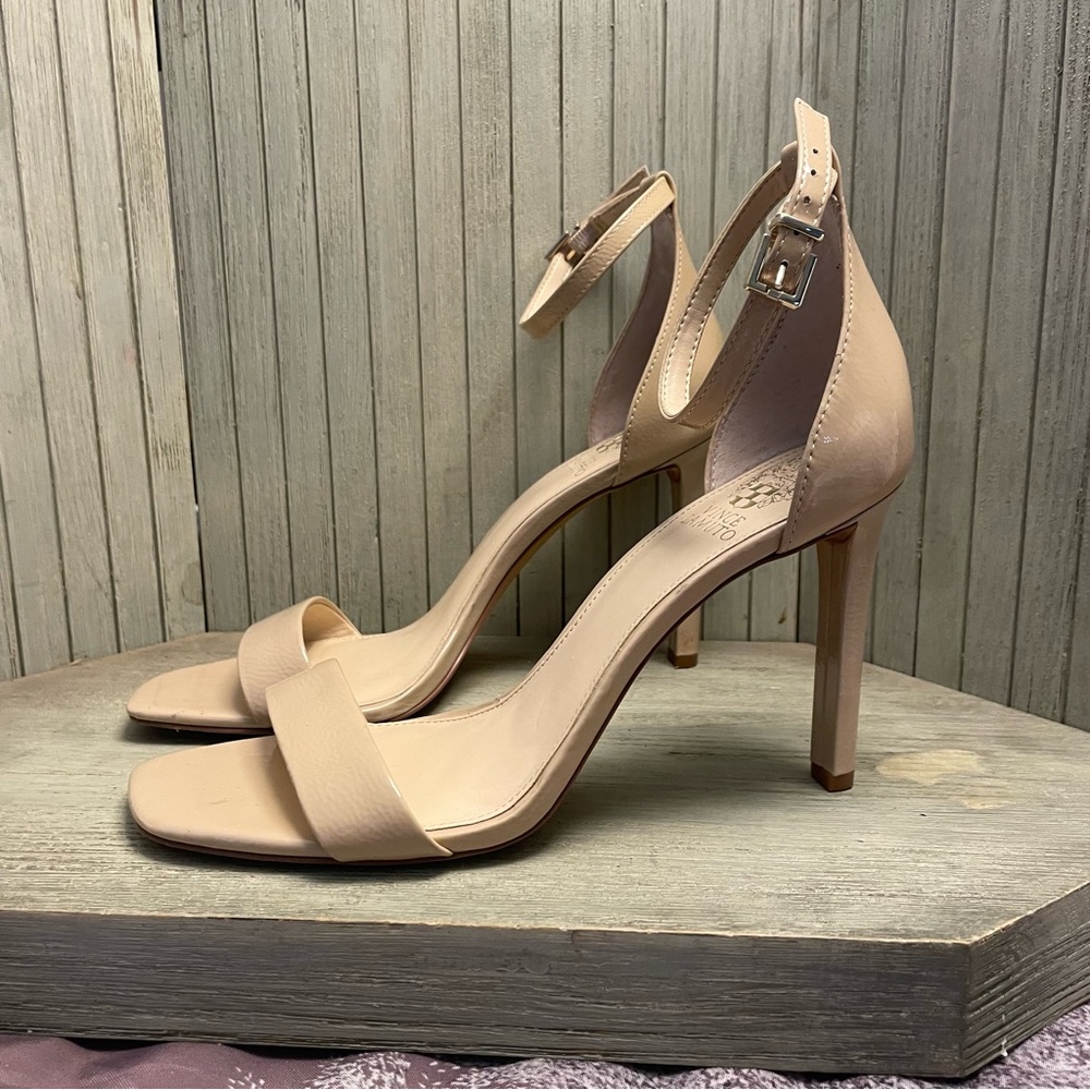 New Vince Camuto Beige Patant Stilletto Heels 9M